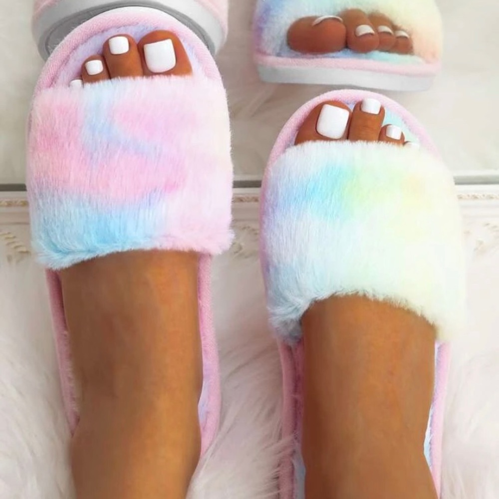 Women Tie dye fluffy slippers🌸🦋✨